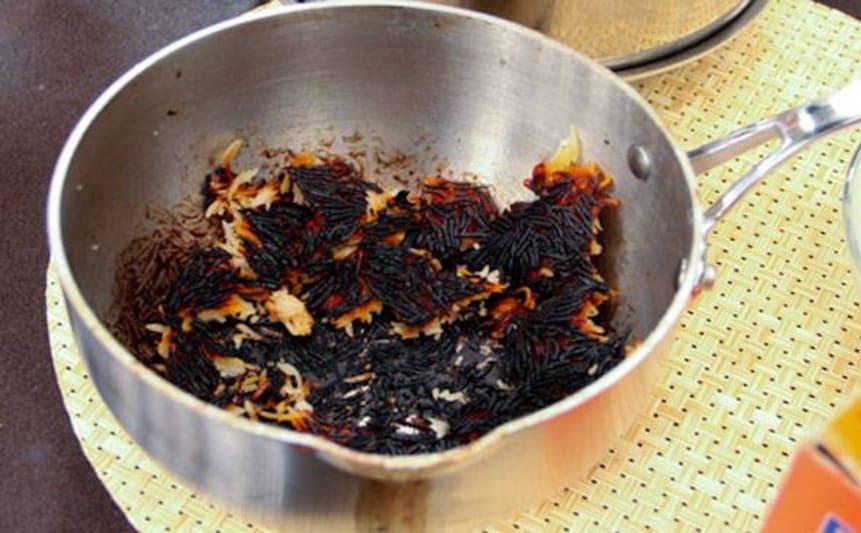 how to clean stained and dirty frying pan utensils homely remedies
