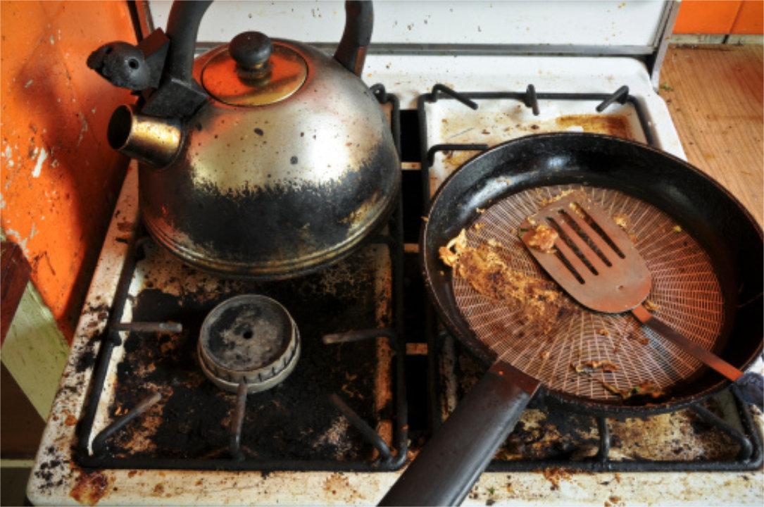 how to clean stained and dirty frying pan utensils homely remedies