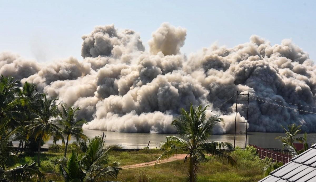 Kerala demolished flats in Maradu നോയിഡയ്ക്കു മുമ്പേ തകര്‍ന്ന മരട്