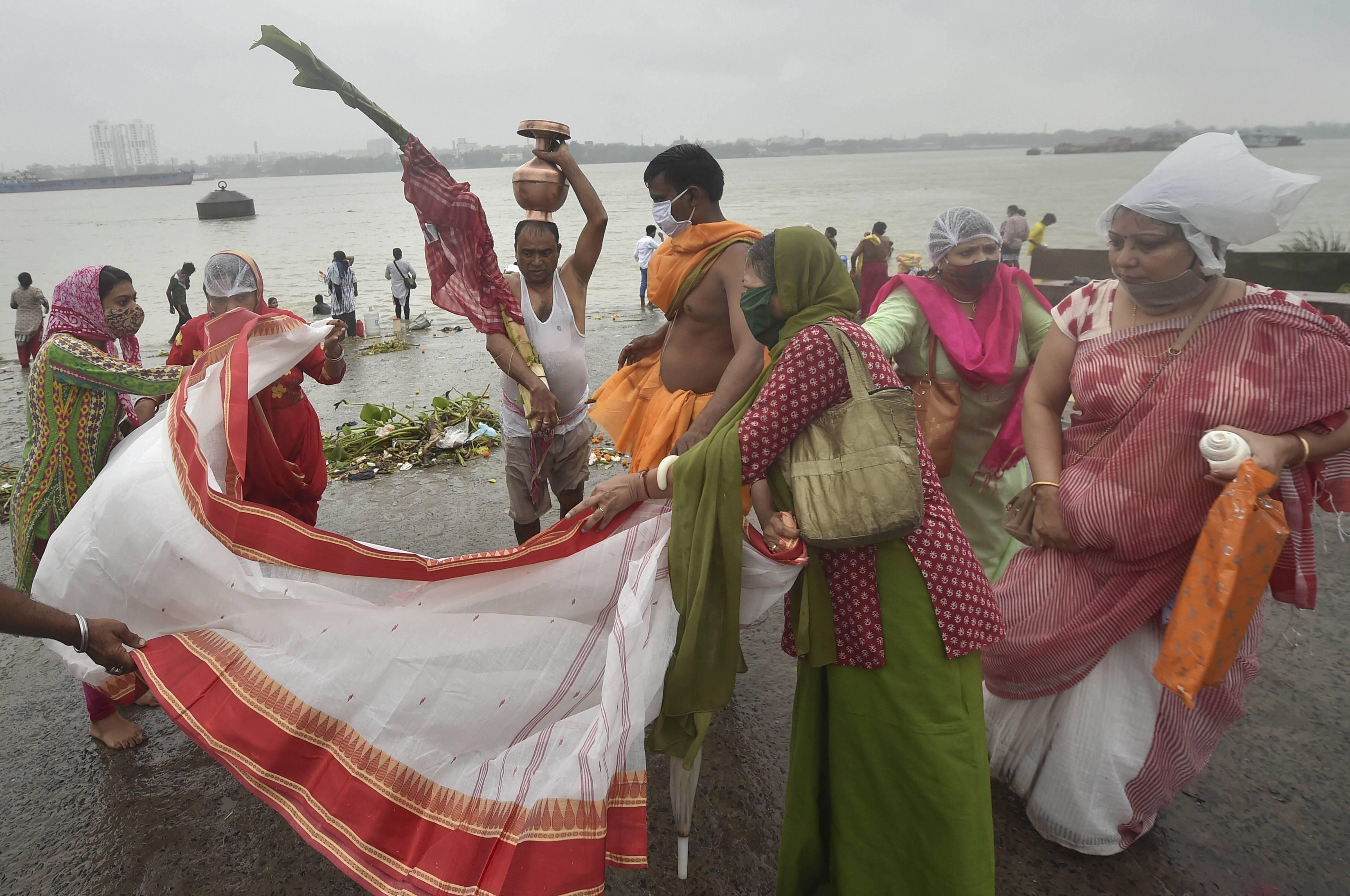 Maha Saptami 2022 Rituals Nabapatrika snan significance Kola Bou Snan rules and rituals in bengali 