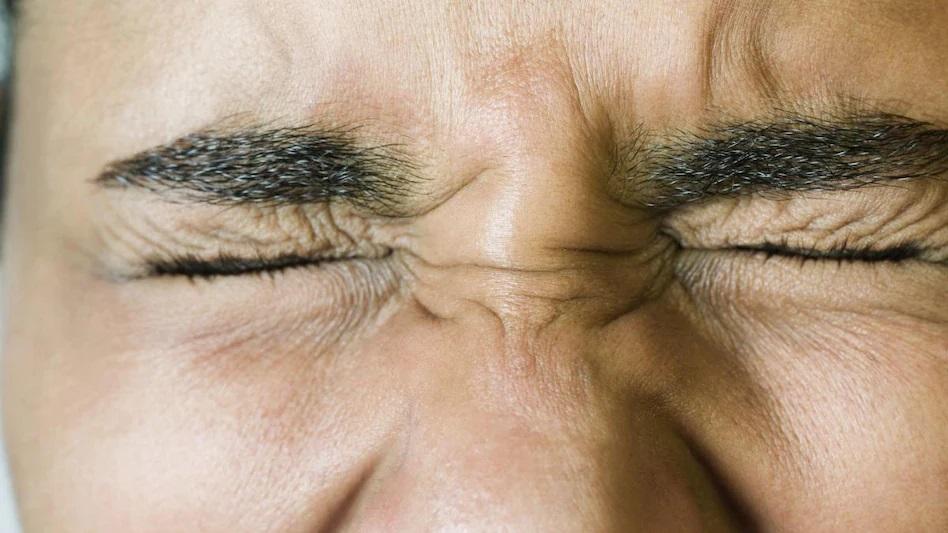 Eye is Twitching or Blinking reasons in bengali Myokymia disease