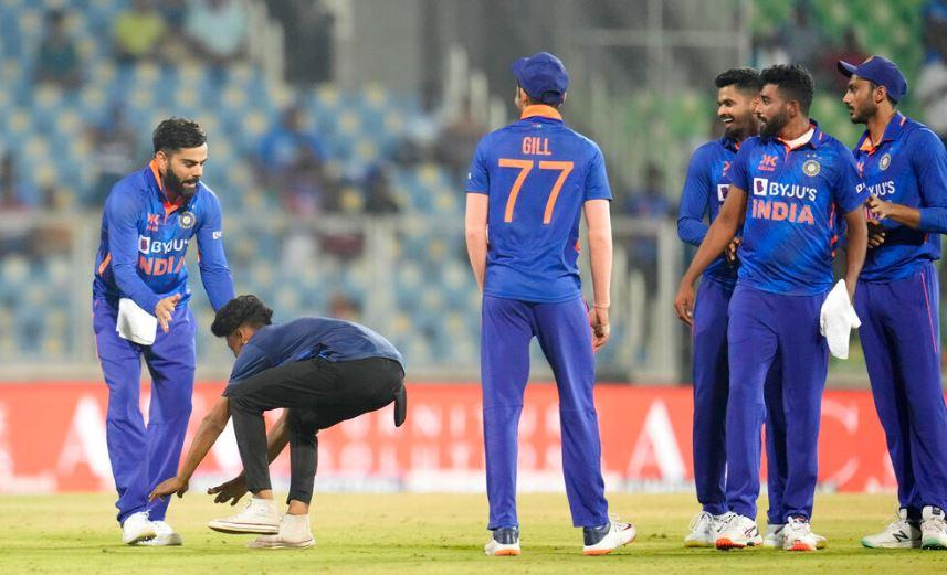 বিরাটকে প্রণাম ভক্তের 