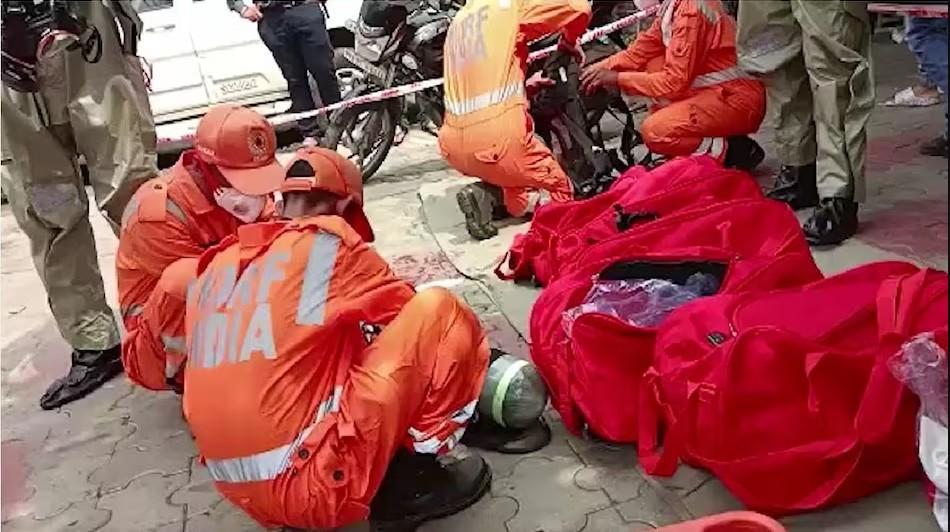 दो का सरकारी अस्पताल में इलाज जारी है और दो लोगों का निजी अस्पताल में इलाज कराया जा रहा है।