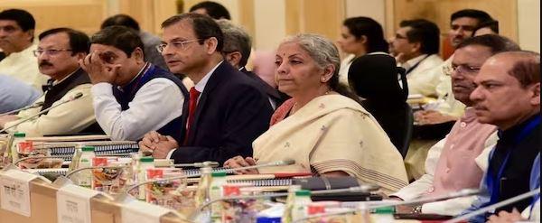 बैठक में वित्त मंत्री Nirmala Sitharaman