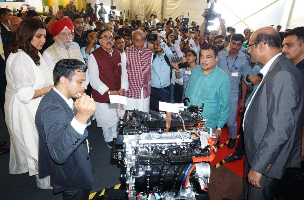 Toyota की Innova का ये वेरिएंट 100% एथेनॉल-फ्यूल पर चलेगा