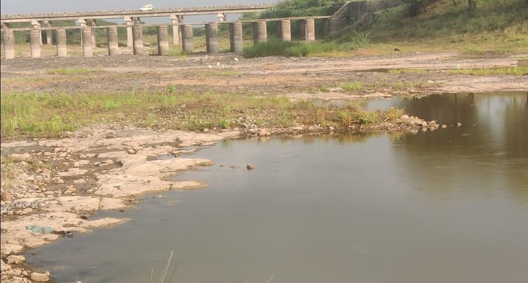 बारिश नहीं होने से जिले में मंडराया सूखे का संकट