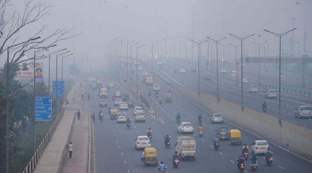 NCR के इलाकों में हवा की गुणवत्ता यानी एयर क्वालिटी इंडेक्स (AQI) बहुत खराब श्रेणी में है