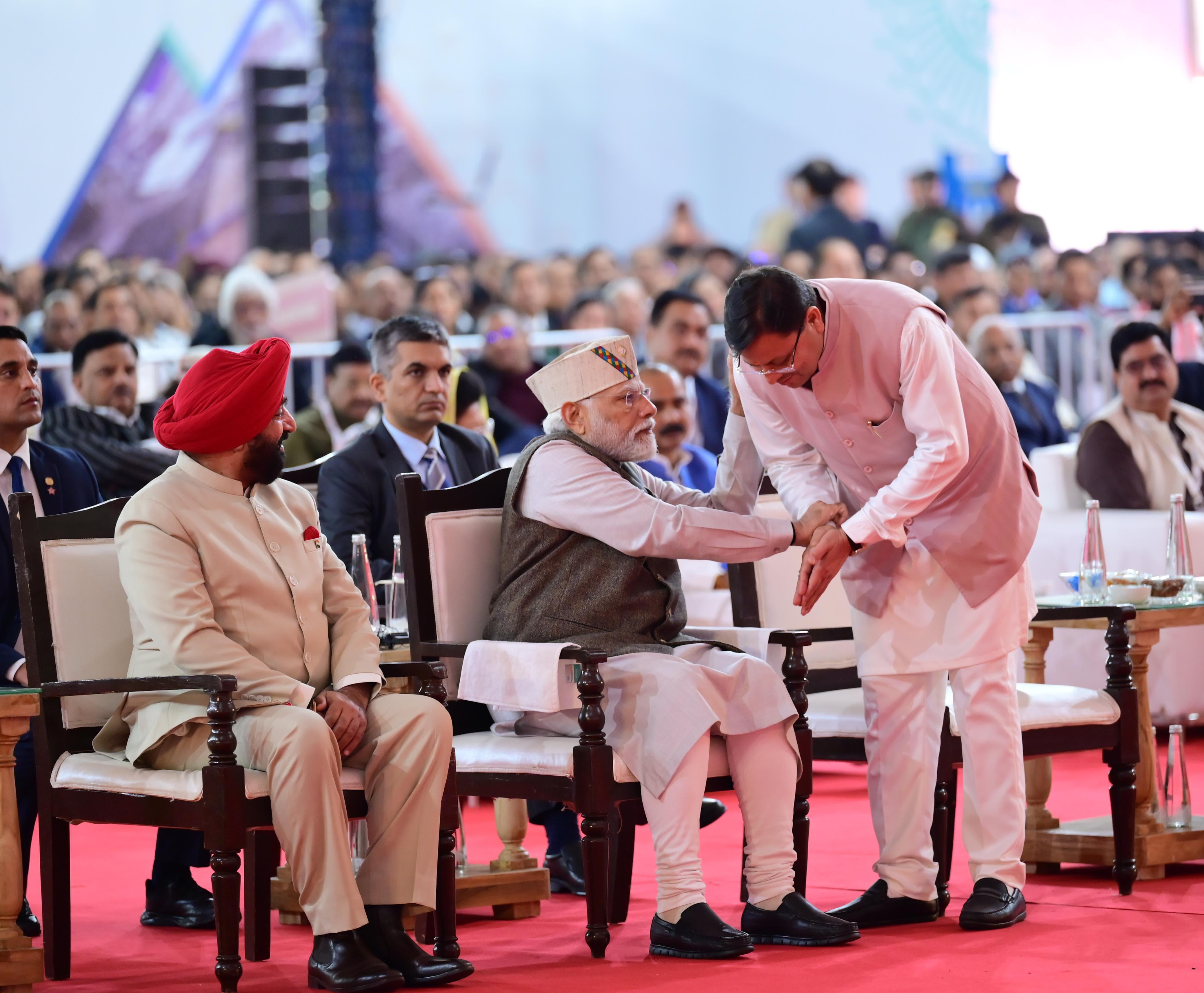 ‘उत्तराखंड वैश्विक निवेशक शिखर सम्मेलन 2023’ में प्रधानमंत्री नरेंद्र मोदी और मुख्यमंत्री पुष्कर सिंह धामी