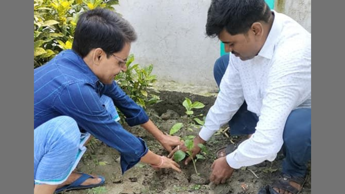 सुशील ने अपने जिले में 70 हजार से अधिक पौधे लगाये हैं