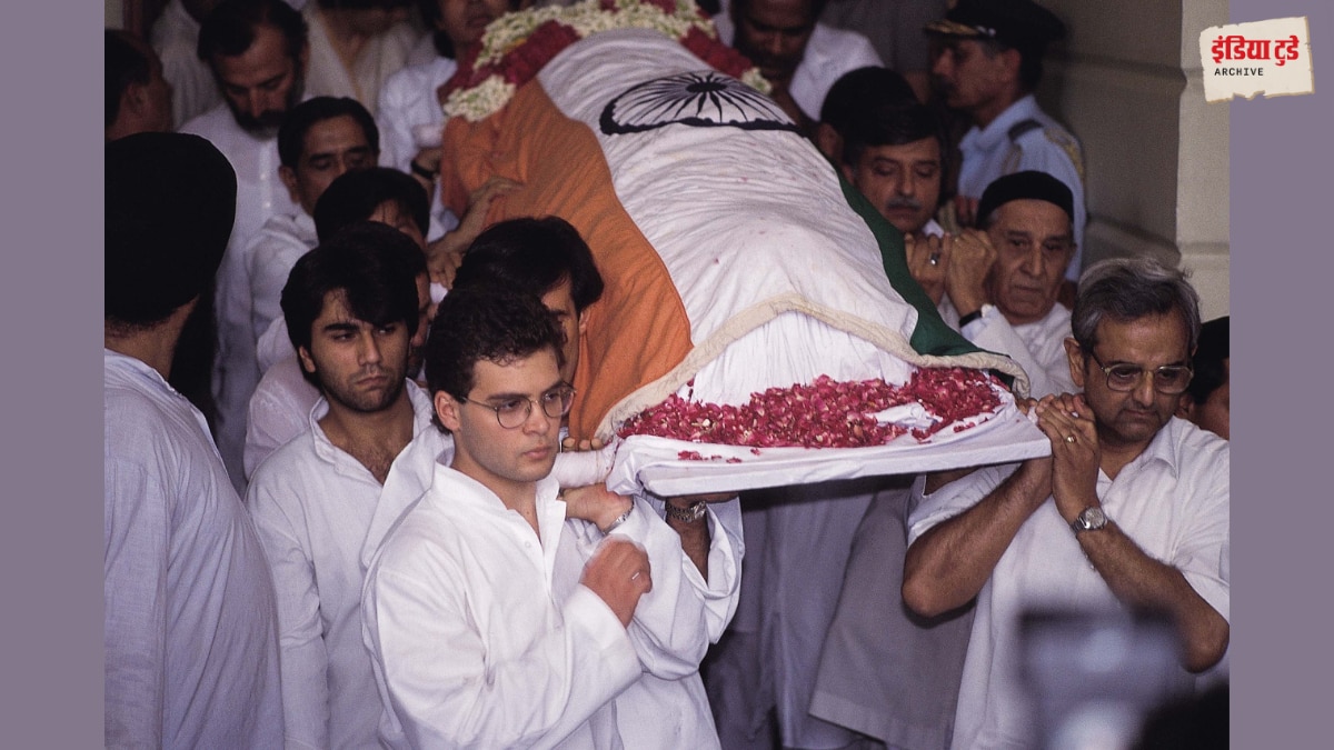 अपने पिता राजीव गांधी की अर्थी कांधे पर उठाए राहुल गांधी/इंडिया टुडे