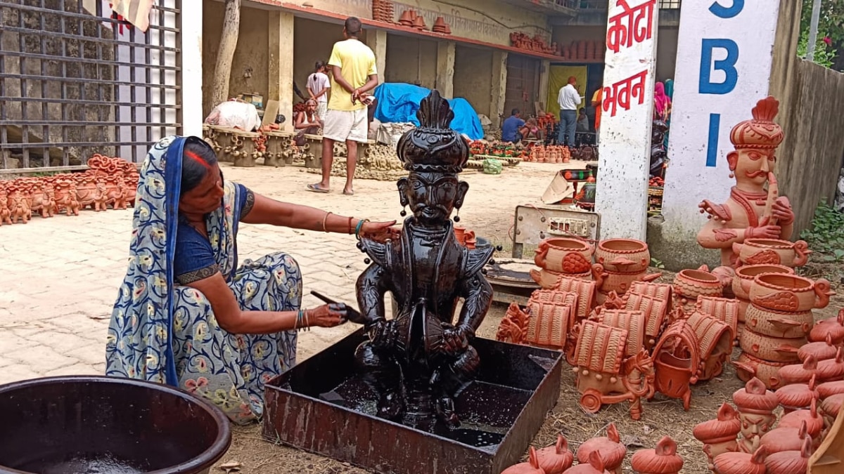 गोरखपुर के शिल्पकार कर रहे लाखों में कमाई