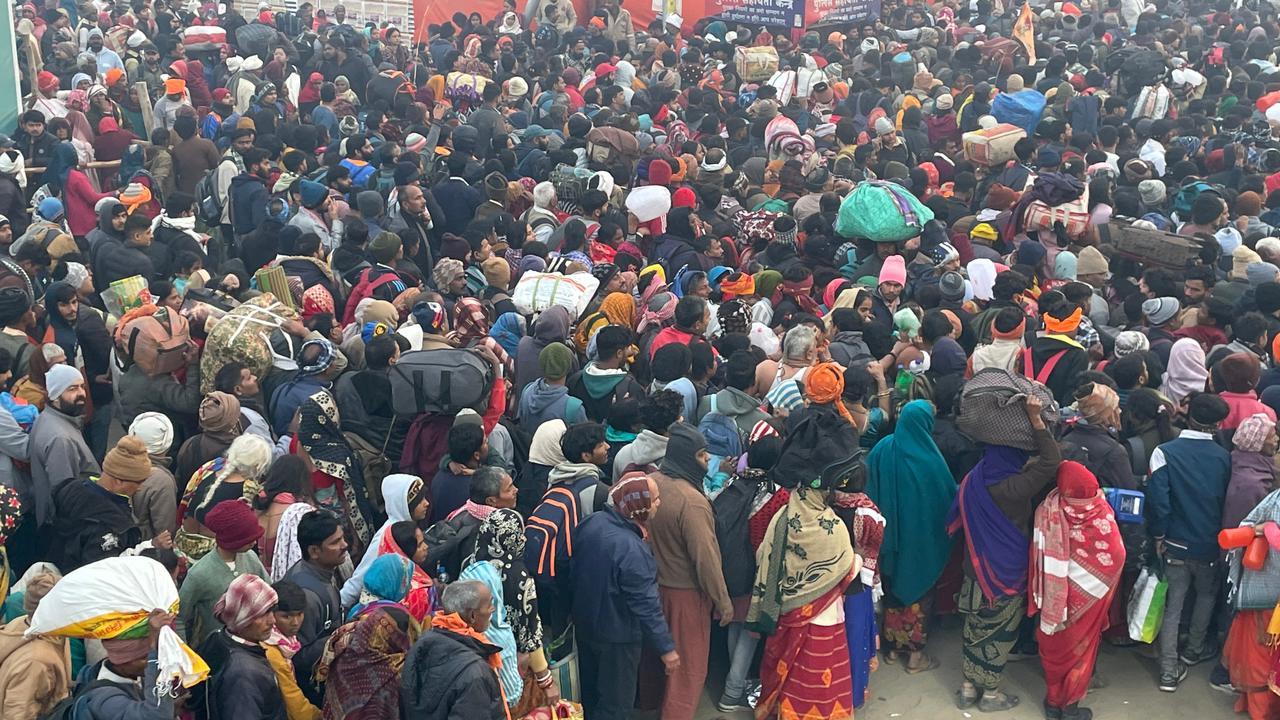 মৌনী অমাবস্যার অমৃতস্নানের কোটি কোটি মানুষ -- নিজস্ব চিত্র