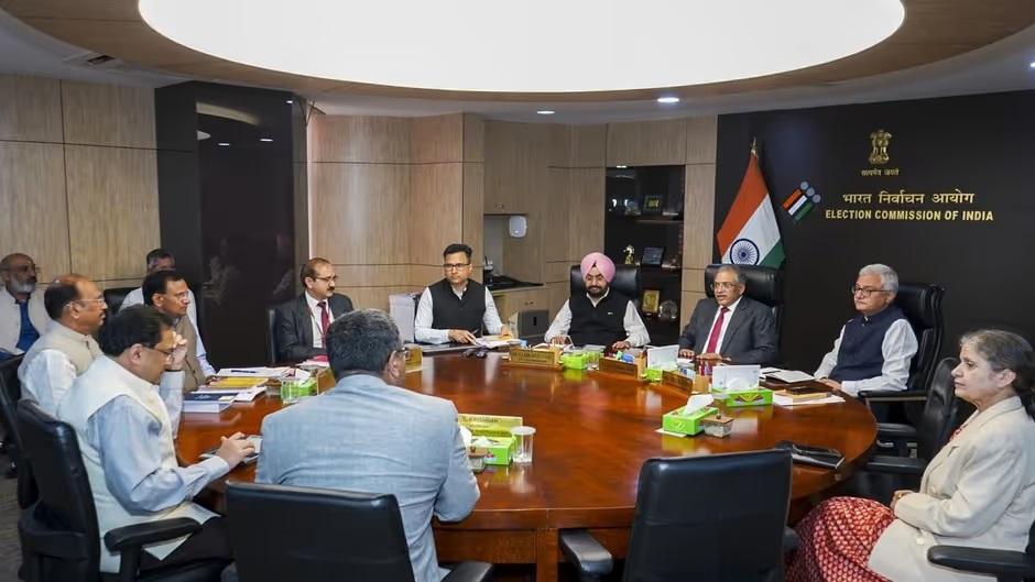 वोटर आईडी पर चुनाव आयोग की बैठक हुई