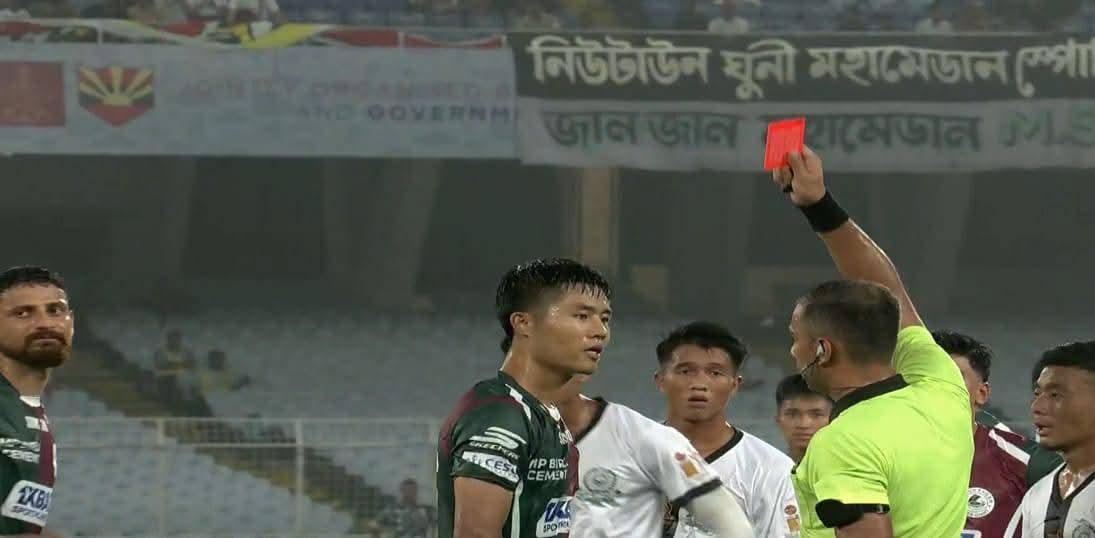 লালকার্ড দেখলেন আপুইয়া