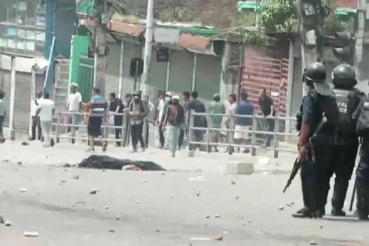 কাঠমাণ্ডুর রাস্তায় সেনা