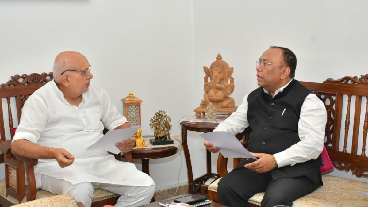 पशुओं के लंपी रोग से बचाव के लिए कृषि मंत्री सूर्य प्रताप शाही ने की समीक्षा बैठक