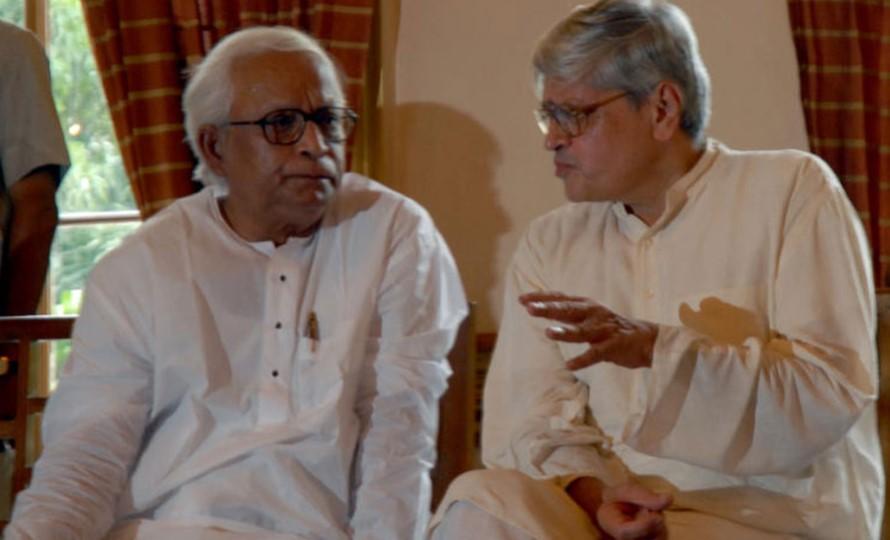 তত্কালীন মুখ্যমন্ত্রী বুদ্ধদেব ভট্টাচার্যের সঙ্গে তত্কালীন রাজ্যপাল গোপালকৃষ্ণ গান্ধীর আলোচনা - ফাইল ছবি
