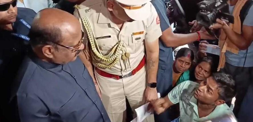 মুর্শিদাবাদে হিংসাকবলিত জায়গায় পরিদর্শনে রাজ্যপাল সিভি আনন্দ বোস -- ফাইল ছবি