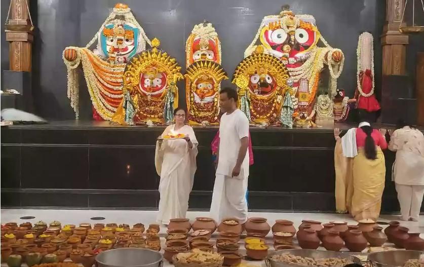 দিঘায় জগন্নাথ মন্দিরে মুখ্যমন্ত্রী মমতা বন্দ্যোপাধ্যায় -- ছবি পিটিআই