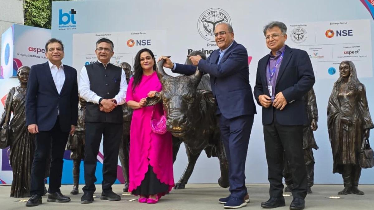 NSE-তে ইন্ডিয়া টুডে-র ৫০ বছর পূর্তিতে ঘণ্টা বাজানোর বিশেষ অনুষ্ঠান