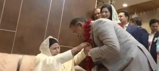 তারেক রহমানকে বরণ করলেন জুবেইদার মা