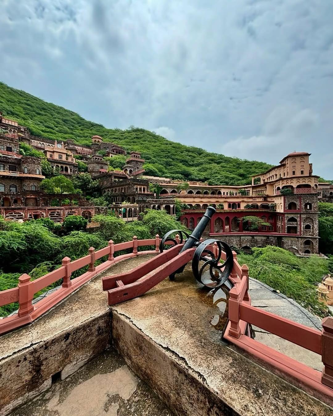 Neemrana Fort Palace (Photo/Instagram)
