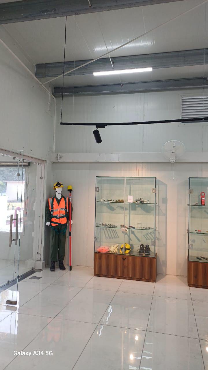 बिजली कर्मचारियों के लिए जरूरी सुरक्षा उपकरण