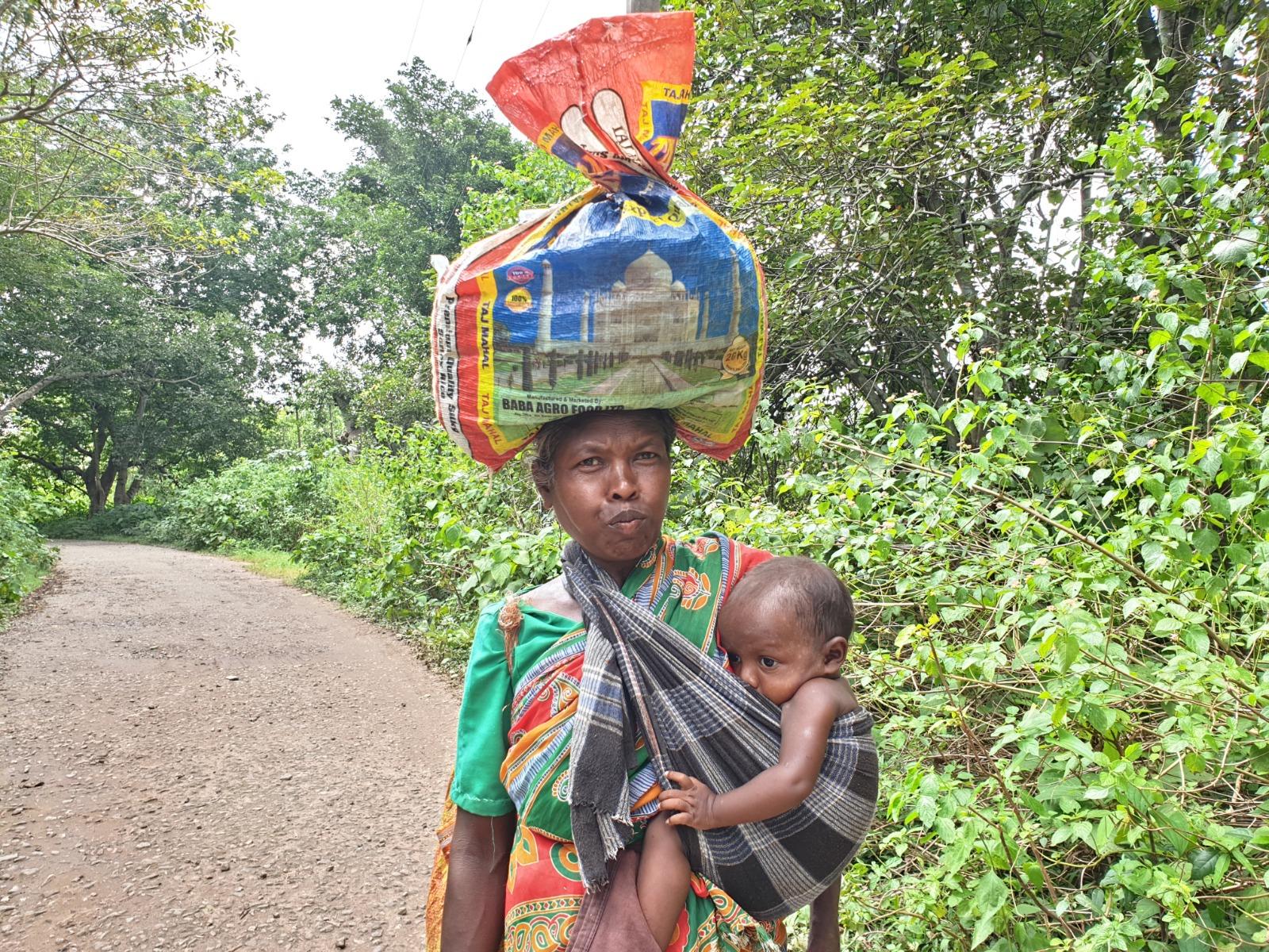 झारखंड में 15–49 वर्ष आयु वर्ग की लगभग 65 फीसदी महिलाओं में खून की कमी है (फोटो : आनंद दत्त)