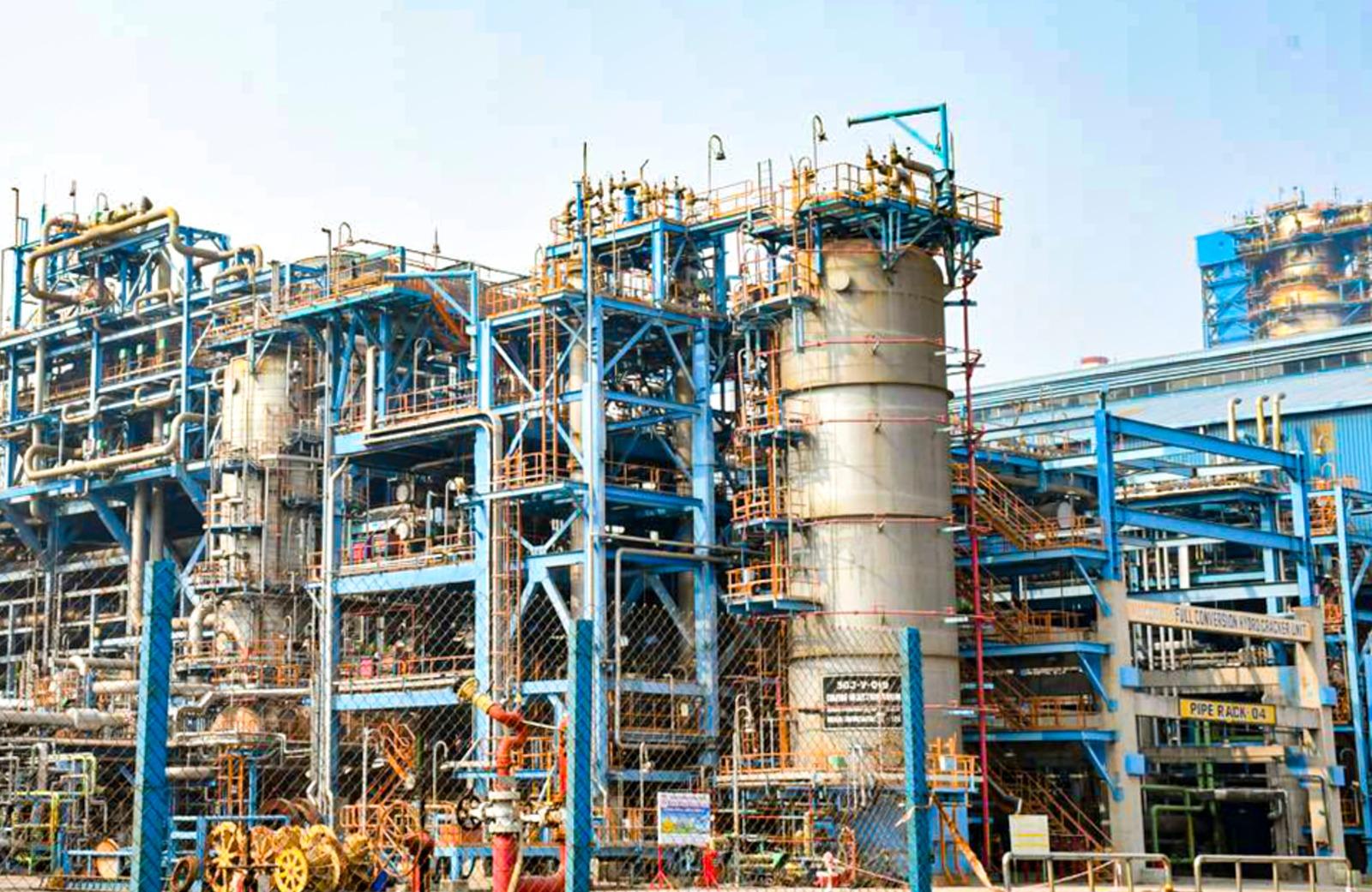 তেল শোধনাগার -- রয়টার্স