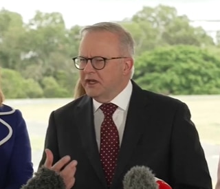 प्रधानमंत्री एंथनी अल्बनीज