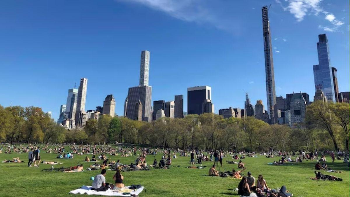 মূল্যবৃদ্ধি ও বেকারত্বের চাপে ভুগছে মার্কিন যুক্তরাষ্ট্রও।