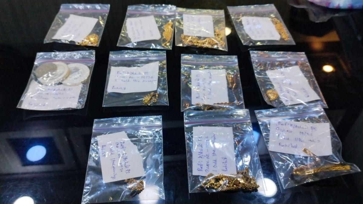  উদ্ধার সোনার গয়না