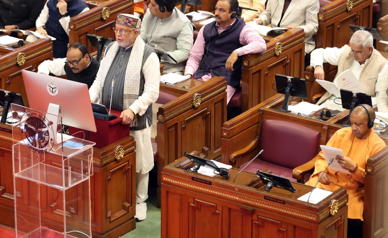 वित्त मंत्री सुरेश कुमार खन्ना ने विधानसभा में योगी सरकार का बजट पेश किया