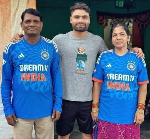 মা-বাবার সঙ্গে রিঙ্কু