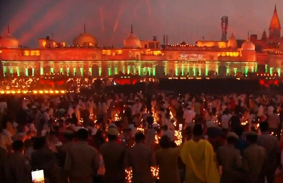 अयोध्या में राम की पैड़ी पर दीपोत्सव