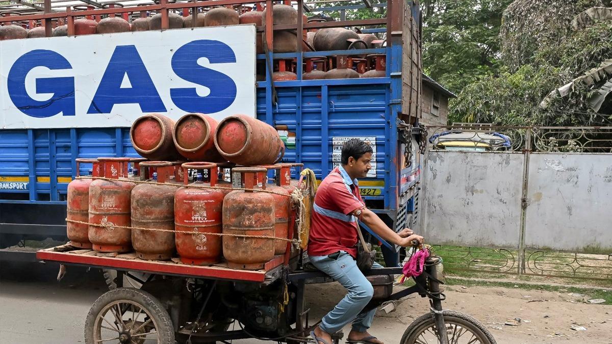 LPG কালোবাজারি রুখতে কড়া কেন্দ্র