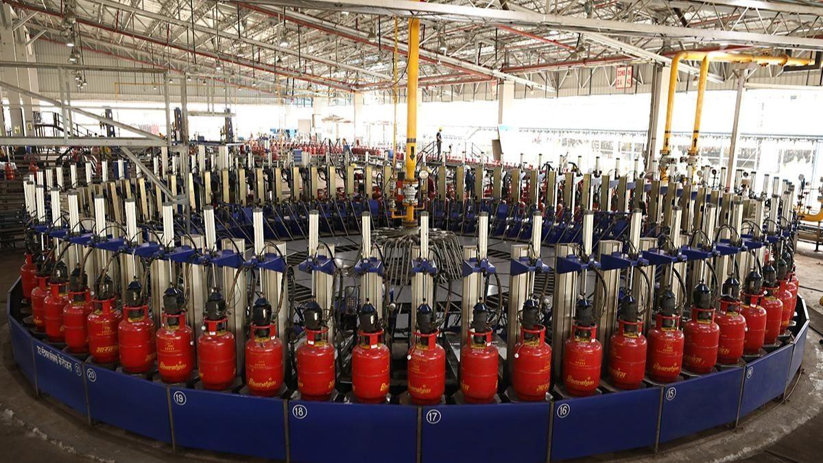 যেভাবে সিলিন্ডারে LPG ভরা হয়।