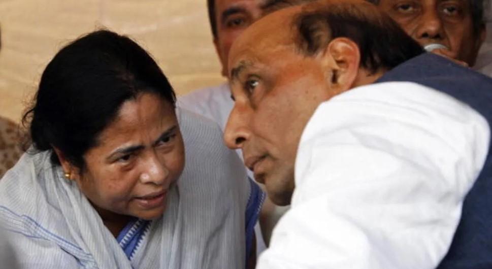 ২০০৮ সালে সিঙ্গুর আন্দোলনের অনশন মঞ্চে মমতা বন্দ্যোপাধ্যায় ও রাজনাথন সিং