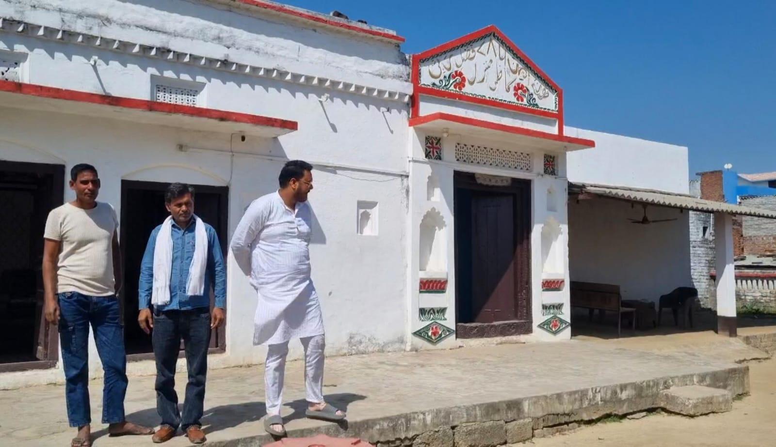 किंतूर में कभी ‘मुसवी’ या ‘खुमैनी’ खानदान के सैकड़ों घर हुआ करते थे, लेकिन आज महज पांच से सात परिवार ही बचे हैं