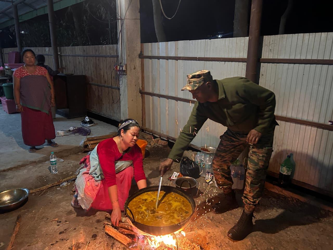 19 Garhwal Rifles helping an internally displaced person in cooking