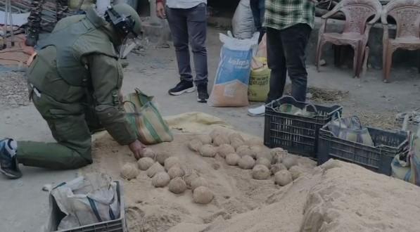  Bhangar Fresh Bombs Recovered
