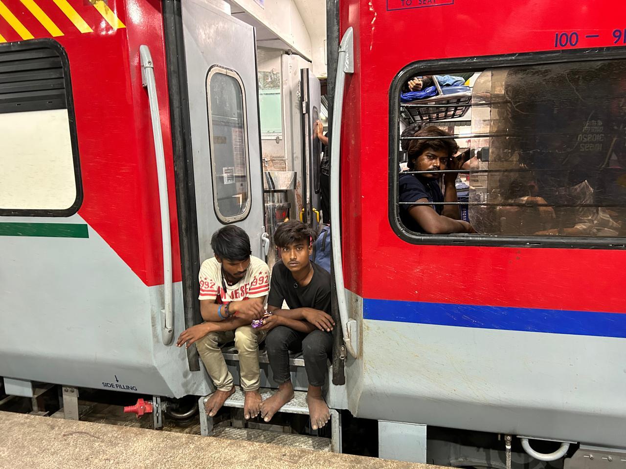 सूरत और आसपास के इलाकों में करीब 40 लाख प्रवासी मजदूर काम करते हैं