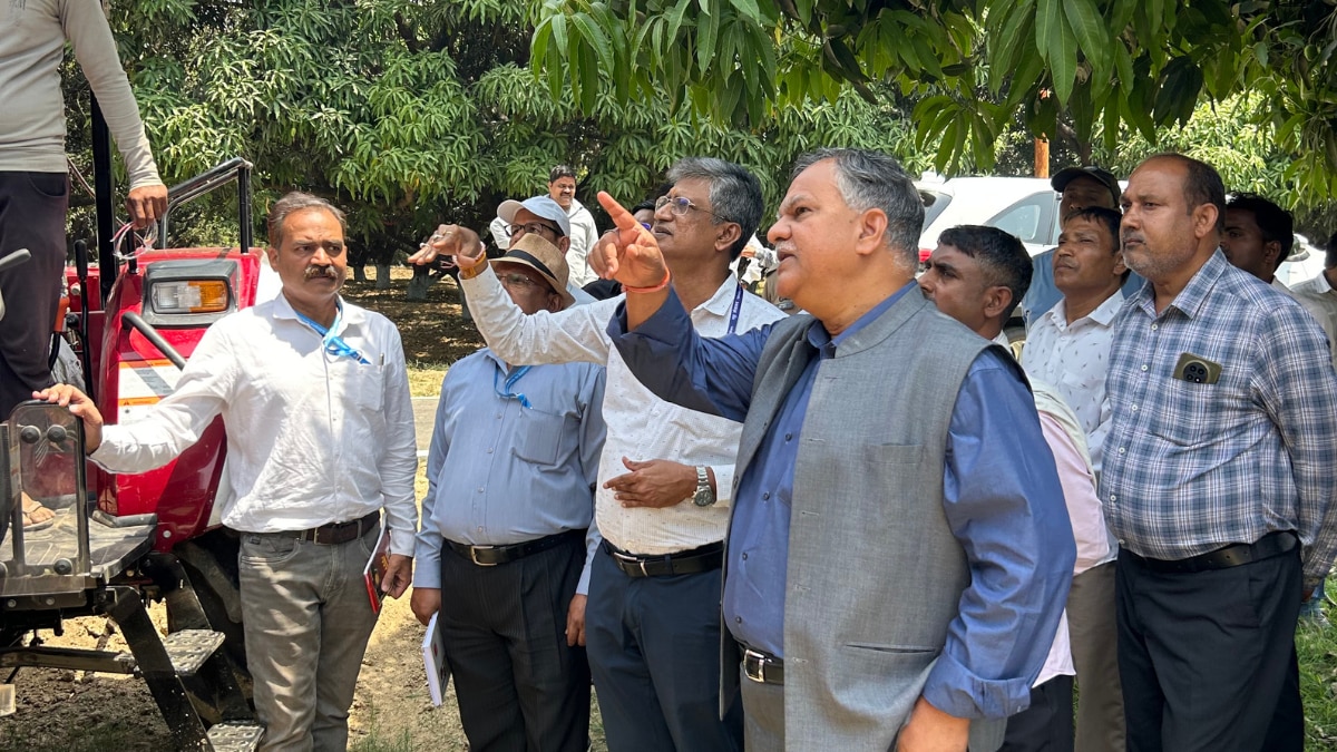 राज्य परिवर्तन आयोग के सीईओ और उत्तर प्रदेश के पूर्व मुख्य सचिव मनोज कुमार सिंह