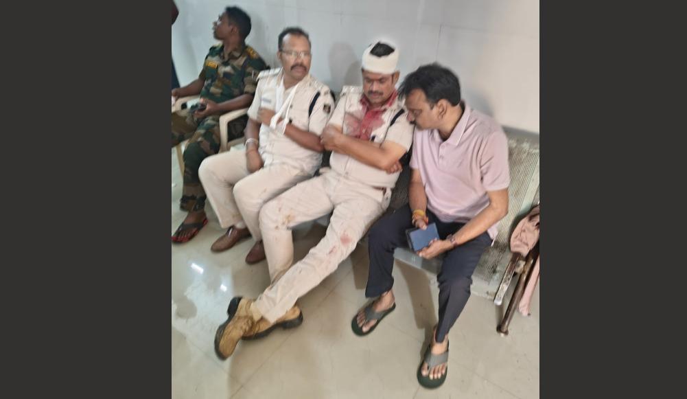 दो घायल पुलिसकर्मी