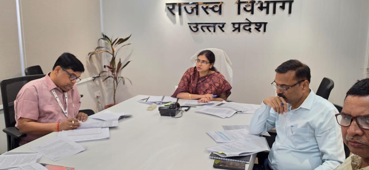 प्रमुख सचिव राजस्व अपर्णा यू