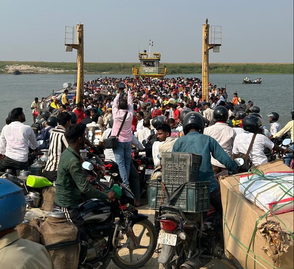 माल ढुलाई बंद होने से इलाका के कारोबार पर भी बहुत बुरा असर पड़ा है