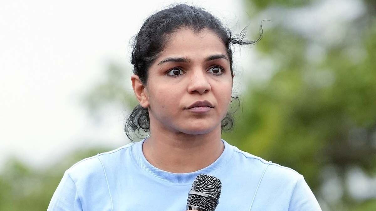 साक्षी मलिक ने विनेश के मामले में पीएम मोदी से दखल की अपील की है