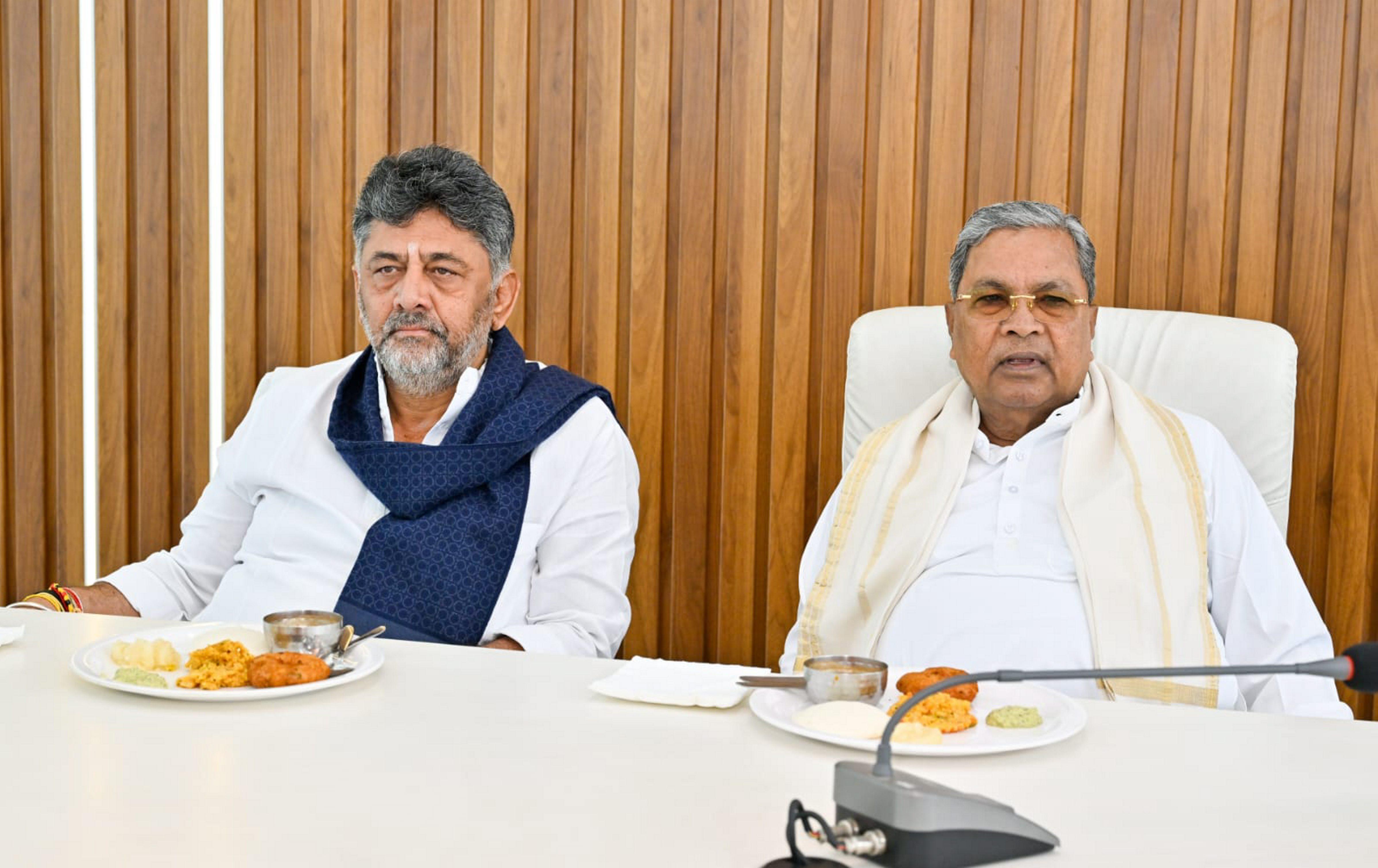 ব্রেকফাস্ট মিটিংয়ে শিবকুমার ও সিদ্দারামাইয়া