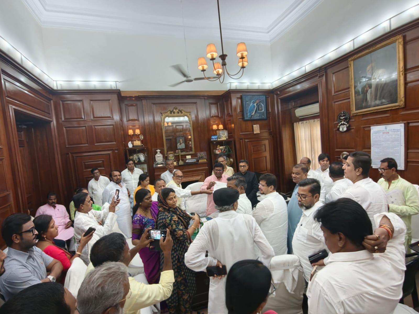 বিদ্রোহী বিধায়করা যখন চিঠি দিলেন