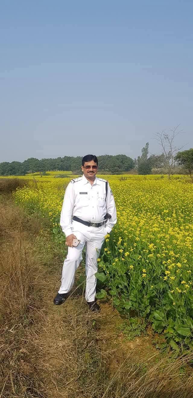 পুলিশের উর্দিতে মনোরঞ্জন মণ্ডল
